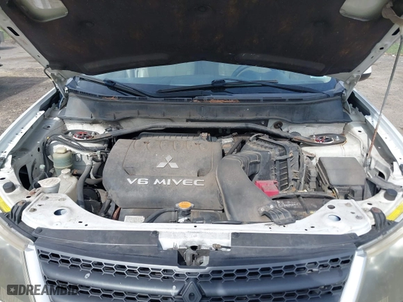 2008 Mitsubishi Outlander XLS with VIN JA4MT41X18Z006404, listed as a IAAI auction lot 42107656 with 131,571 mi miles. Bid and sale history available at carsss.com. Image 10.