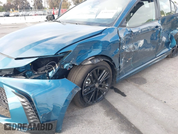 2025 Toyota Camry LE z VIN 4T1DAACK3SU571104, wystawiony jako IAAI lot #42084430 z przebiegiem 1 013 mil mil oraz . Historia ofert i sprzedaży dostępna na DreamBid. Obrazek 17.