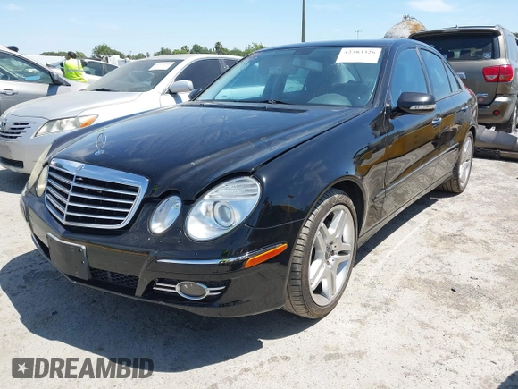 2007 Mercedes-Benz E 550 z VIN WDBUF72X57B021832, wystawiony jako IAAI lot #42383326 z przebiegiem 136 460 mil mil oraz . Historia ofert i sprzedaży dostępna na DreamBid. Obrazek 2.