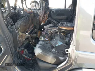 2021 Jeep Wrangler Unlimited Sahara z VIN 1C4JJXP60MW643293, wystawiony jako IAAI lot #42276393 z przebiegiem Nie podano mil oraz . Historia ofert i sprzedaży dostępna na DreamBid. Obrazek 8.