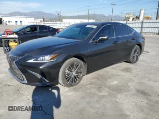 2022 Lexus ES 300h z VIN 58ADA1C15NU018572, wystawiony jako Copart lot #50666595 z przebiegiem 67 552 mil mil oraz Szkoda całkowita • Salvage title. Historia ofert i sprzedaży dostępna na DreamBid. Obrazek 1.