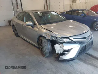 2020 Toyota Camry SE z VIN 4T1G11AK5LU350329, wystawiony jako IAAI lot #41617963 z przebiegiem 75 980 mil mil oraz . Historia ofert i sprzedaży dostępna na DreamBid. Obrazek 1.