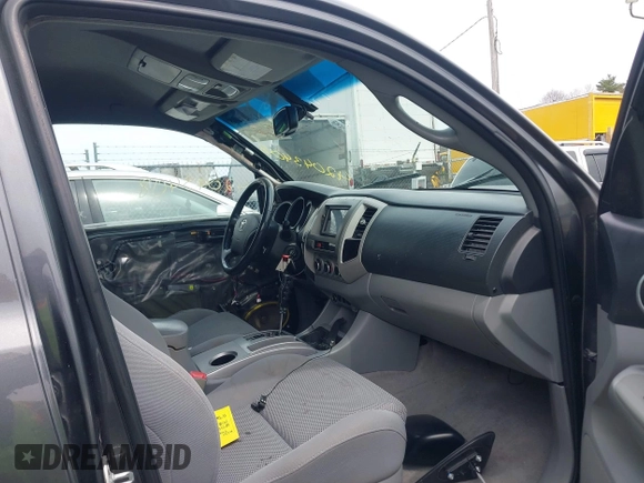 2011 Toyota Tacoma with VIN 3TMLU4EN1BM067901, listed as a IAAI auction lot 42043408 with 186,499 mi miles and . Bid and sale history available at carsss.com. Image 5.