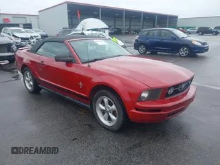 2008 Ford Mustang Deluxe with VIN 1ZVHT84N885121272, listed as a IAAI auction lot 42220813 with 137,152 mi miles and . Bid and sale history available at DreamBid. Image 1.