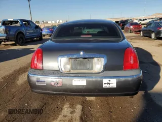 2002 Lincoln Town Car Signature z VIN 1LNHM82W02Y611525, wystawiony jako Copart lot #81514784 z przebiegiem 123 140 mil mil oraz Szkoda całkowita • Salvage title. Historia ofert i sprzedaży dostępna na DreamBid. Obrazek 6.