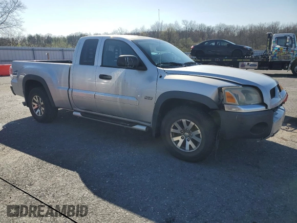 2006 Mitsubishi Raider Duro Cross with VIN 1Z7HT32N06S578928, listed as a Copart auction lot 52421195 with 67,977 mi miles and Clean Title. Bid and sale history available at carsss.com. Image 4.