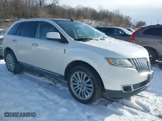 2011 Lincoln MKX with VIN 2LMDJ8JK2BBJ14015, listed as a IAAI auction lot 41615679 with 230,475 mi miles. Bid and sale history available at carsss.com. Image 1.
