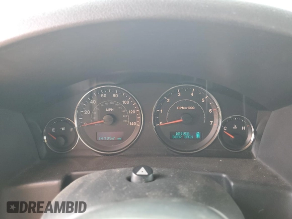 2006 Jeep Commander с VIN 1J8HG48K56C209357, выставлен на аукционе Copart как лот 59611065 с пробегом 147 352 миль миль и Списание • Salvage title. История ставок и продаж доступна на DreamBid. Изображение 9.