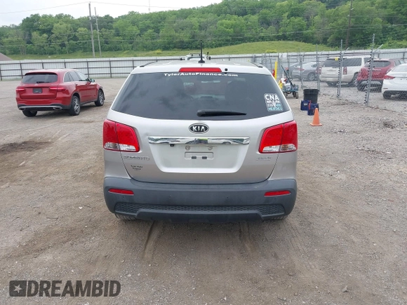 2013 Kia Sorento LX с VIN 5XYKT3A16DG419494, выставлен на аукционе IAAI как лот 42501875 с пробегом 152 100 миль миль и . История ставок и продаж доступна на DreamBid. Изображение 17.