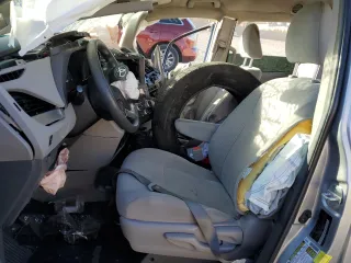 2018 Toyota Sienna L with VIN 5TDZZ3DC1JS956802, listed as a Copart auction lot 42245995 with 53,383 mi miles and Salvage Title. Bid and sale history available at DreamBid. Image 7.