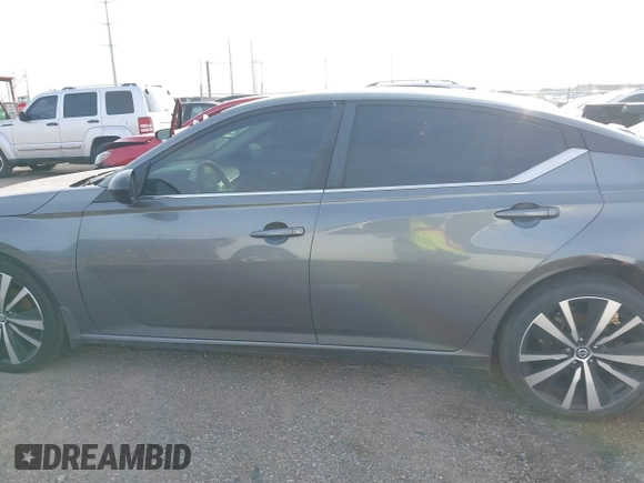 2021 Nissan Altima 2.5 SR with VIN 1N4BL4CV1MN342537, listed as a IAAI auction lot 41562189 with 68,467 mi miles. Bid and sale history available at carsss.com. Image 14.
