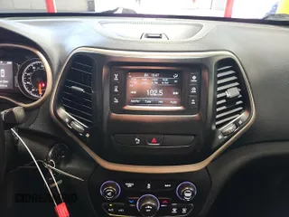 2017 Jeep Cherokee Altitude с VIN 1C4PJLABXHW654364, выставлен на аукционе IAAI как лот 42723300 с пробегом 107 408 миль миль и . История ставок и продаж доступна на DreamBid. Изображение 14.