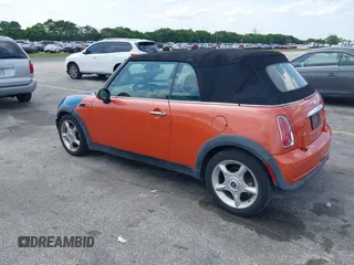 2007 MINI Convertible z VIN WMWRF33557TG16283, wystawiony jako IAAI lot #42331390 z przebiegiem 117 902 mil mil oraz . Historia ofert i sprzedaży dostępna na DreamBid. Obrazek 3.