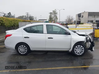 2014 Nissan Versa SV with VIN 3N1CN7AP4EL850102, listed as a IAAI auction lot 41729642 with 181,514 mi miles. Bid and sale history available at carsss.com. Image 13.