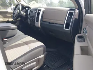 2010 Dodge 1500 SLT z VIN 1D7RV1CT9AS155114, wystawiony jako IAAI lot #42451434 z przebiegiem 137 908 mil mil oraz . Historia ofert i sprzedaży dostępna na DreamBid. Obrazek 5.