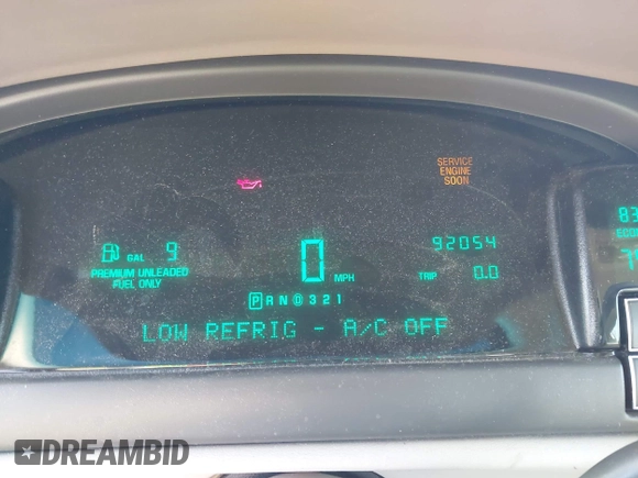 1999 Cadillac DeVille z VIN 1G6KD54Y7XU720668, wystawiony jako IAAI lot #42147461 z przebiegiem 92 054 mil mil oraz . Historia ofert i sprzedaży dostępna na DreamBid. Obrazek 7.