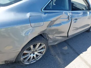 2011 Audi A5 Premium Plus z VIN WAULFAFR7BA086229, wystawiony jako IAAI lot #42324117 z przebiegiem 165 734 mil mil oraz . Historia ofert i sprzedaży dostępna na DreamBid. Obrazek 6.