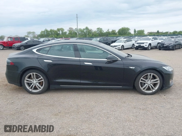2013 Tesla Model S с VIN 5YJSA1CN1DFP08848, выставлен на аукционе IAAI как лот 42300243 с пробегом Не указан миль и . История ставок и продаж доступна на DreamBid. Изображение 12.