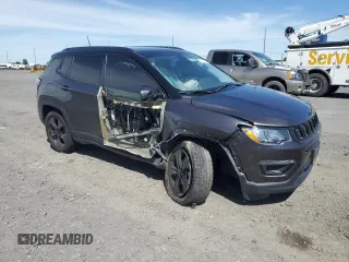 2020 Jeep Compass Latitude z VIN 3C4NJDBB2LT161837, wystawiony jako Copart lot #57730035 z przebiegiem 37 689 mil mil oraz Szkoda całkowita • Salvage title. Historia ofert i sprzedaży dostępna na DreamBid. Obrazek 4.