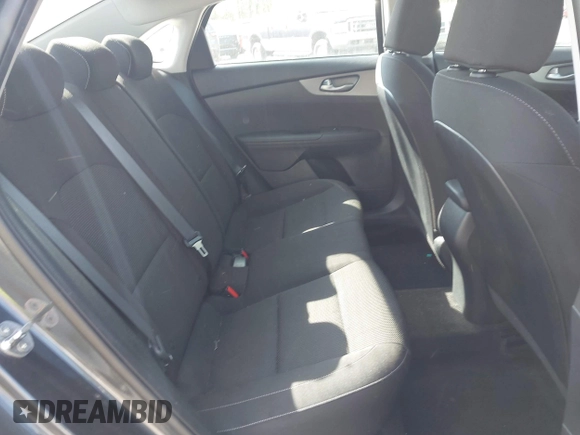 2021 Kia Forte LXS z VIN 3KPF24AD4ME326202, wystawiony jako IAAI lot #42160610 z przebiegiem 63 901 mil mil oraz . Historia ofert i sprzedaży dostępna na DreamBid. Obrazek 8.