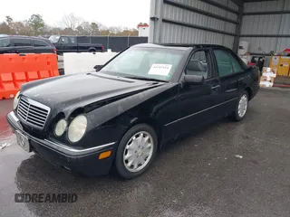 1996 Mercedes-Benz E-Class with VIN WDBJF55F0TJ007170, listed as a IAAI auction lot 41147514 with 122,044 mi miles. Bid and sale history available at carsss.com. Image 2.