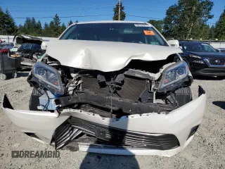 2018 Toyota Sienna XLE with VIN 5TDDZ3DC6JS196196, listed as a Copart auction lot 60103275 with 71,209 mi miles and Salvage title. Bid and sale history available at DreamBid. Image 5.