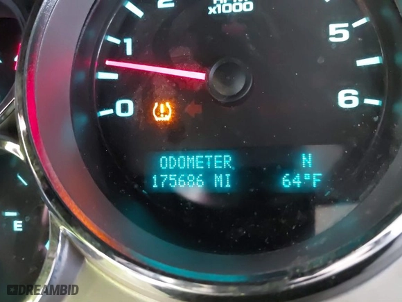 2010 Chevrolet Silverado 1500 LT with VIN 3GCRKSE30AG290298, listed as a IAAI auction lot 41657081 with 175,686 mi miles. Bid and sale history available at carsss.com. Image 15.