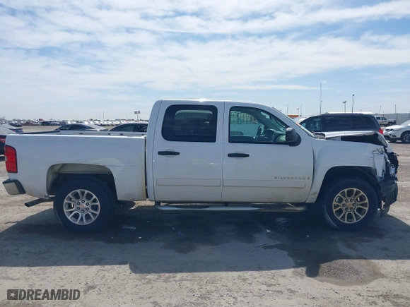 2007 Chevrolet Silverado 1500 LT w/1LT with VIN 2GCEC13C471716312, listed as a IAAI auction lot 41792270 with 84,649 mi miles. Bid and sale history available at carsss.com. Image 13.