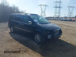 2008 Chrysler Town & Country Limited with VIN 2A8HR64X48R713559, listed as a IAAI auction lot 41800423 with 111,217 mi miles. Bid and sale history available at carsss.com. Image 1.