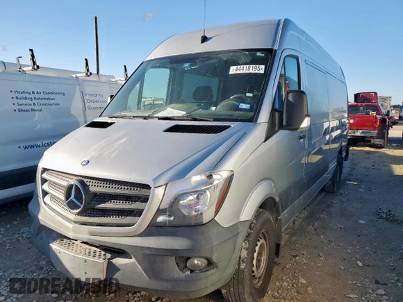 2014 Mercedes-Benz Sprinter with VIN WDZPE8DC1E5894765, listed as a Copart auction lot 44418195 with 138,738 mi miles and Salvage Title. Bid and sale history available at DreamBid. Image 1.