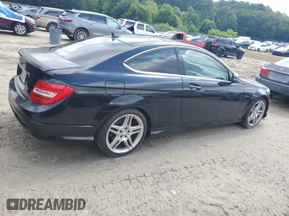 2015 Mercedes-Benz C 250 z VIN WDDGJ4HB2FG410619, wystawiony jako Copart lot #63898435 z przebiegiem 157 785 mil mil oraz Czysty tytuł • Clean title. Historia ofert i sprzedaży dostępna na DreamBid. Obrazek 3.