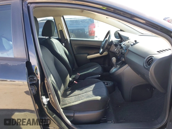 2013 Mazda 2 Sport with VIN JM1DE1KY8D0164937, listed as a IAAI auction lot 41633364 with 134,984 mi miles and . Bid and sale history available at carsss.com. Image 5.