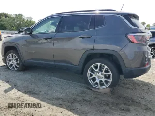2022 Jeep Compass Latitude Lux with VIN 3C4NJDFB7NT133447, listed as a Copart auction lot 60319595 with Not provided miles and Salvage title. Bid and sale history available at DreamBid. Image 2.