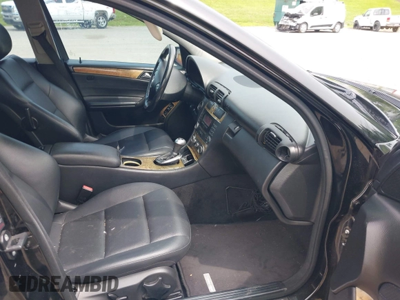 2007 Mercedes-Benz C 230 Sport z VIN WDBRF52HX7F907706, wystawiony jako IAAI lot #42456909 z przebiegiem 176 668 mil mil oraz . Historia ofert i sprzedaży dostępna na DreamBid. Obrazek 5.