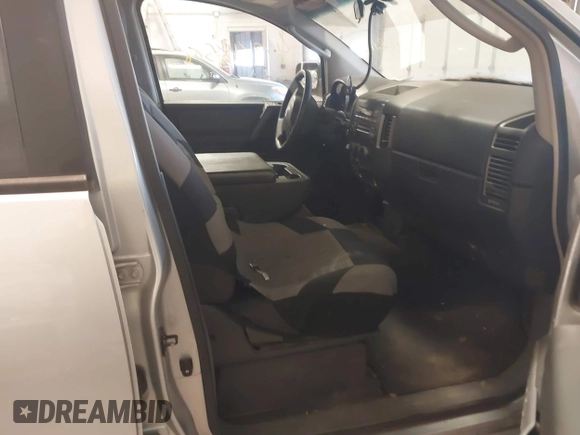 2005 Nissan Titan LE with VIN 1N6AA07BX5N507715, listed as a IAAI auction lot 41848566 with 254,548 mi miles. Bid and sale history available at carsss.com. Image 5.