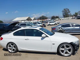2012 BMW 3 Series 335i z VIN WBAKG7C50CE802783, wystawiony jako IAAI lot #42147783 z przebiegiem 76 083 mil mil oraz . Historia ofert i sprzedaży dostępna na DreamBid. Obrazek 14.