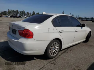 2009 BMW 3 Series 328i z VIN WBAPH57559NL79032, wystawiony jako Copart lot #52024355 z przebiegiem 115 036 mil mil oraz Szkoda całkowita • Salvage title. Historia ofert i sprzedaży dostępna na DreamBid. Obrazek 3.
