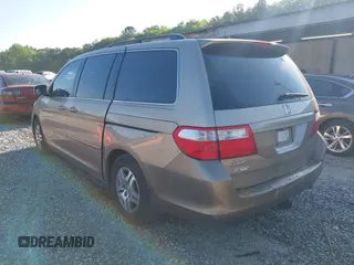 2006 Honda Odyssey EX with VIN 5FNRL38456B428213, listed as a IAAI auction lot 42036797 with 220,556 mi miles. Bid and sale history available at carsss.com. Image 3.