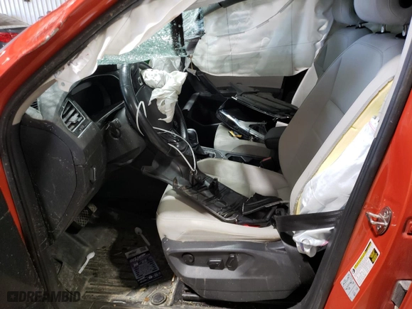 2019 Volkswagen Tiguan SE with VIN 3VV2B7AX5KM052040, listed as a Copart auction lot 49528605 with 88,536 mi miles and Salvage Title. Bid and sale history available at carsss.com. Image 7.