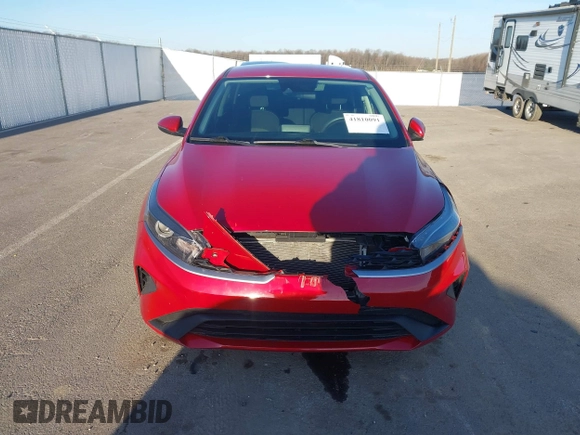 2022 Kia Forte LXS z VIN 3KPF24AD4NE472102, wystawiony jako IAAI lot #41810091 z przebiegiem 45 651 mil mil oraz . Historia ofert i sprzedaży dostępna na DreamBid. Obrazek 12.
