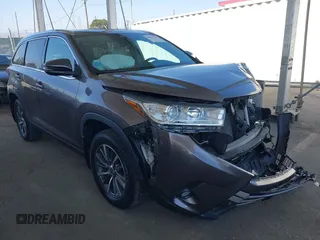 2019 Toyota Highlander SE with VIN 5TDKZRFH1KS574932, listed as a IAAI auction lot 42533794 with 39,629 mi miles and . Bid and sale history available at DreamBid. Image 1.