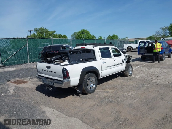 2013 Toyota Tacoma with VIN 3TMLU4EN9DM113137, listed as a IAAI auction lot 41709140 with 57,704 mi miles and . Bid and sale history available at DreamBid. Image 4.