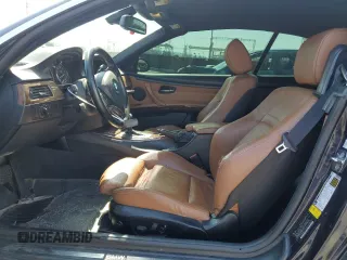 2008 BMW 3 Series 335i z VIN WBAWL73548PX54570, wystawiony jako Copart lot #54993625 z przebiegiem 159 225 mil mil oraz Szkoda całkowita • Salvage title. Historia ofert i sprzedaży dostępna na DreamBid. Obrazek 7.