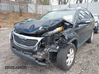 2013 Kia Sorento LX with VIN 5XYKTCA66DG417238, listed as a IAAI auction lot 41992513 with 166,134 mi miles. Bid and sale history available at carsss.com. Image 6.