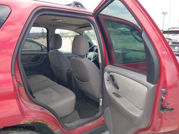 2006 Ford Escape XLT with VIN 1FMYU931X6KA24055, listed as a IAAI auction lot 42098827 with 175,261 mi miles. Bid and sale history available at carsss.com. Image 8.