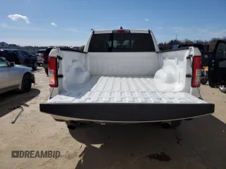2020 Ram 1500 Big Horn z VIN 1C6SRFBT2LN371989, wystawiony jako Copart lot #50135945 z przebiegiem 75 103 mil mil oraz Szkoda całkowita • Salvage title. Historia ofert i sprzedaży dostępna na DreamBid. Obrazek 6.