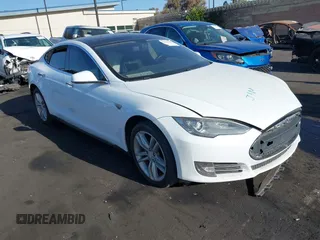 2013 Tesla Model S с VIN 5YJSA1CG0DFP22533, выставлен на аукционе IAAI как лот 42519702 с пробегом 168 313 миль миль и . История ставок и продаж доступна на DreamBid. Изображение 1.
