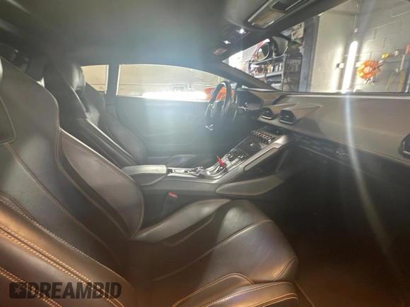 2016 Lamborghini Huracan z VIN ZHWUC2ZFXGLA04796, wystawiony jako Copart lot #45041295 z przebiegiem 23 094 mil mil oraz Czysty tytuł • Clean title. Historia ofert i sprzedaży dostępna na DreamBid. Obrazek 6.