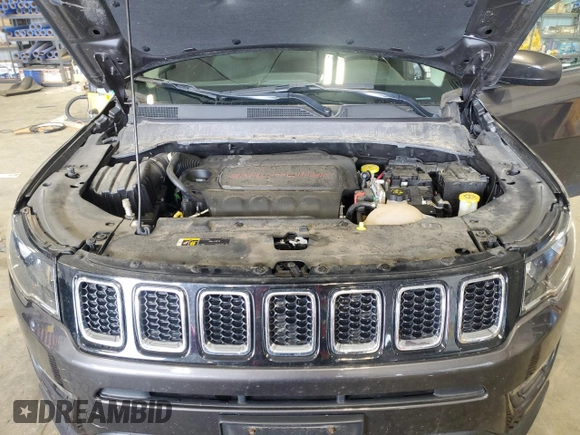 2018 Jeep Compass Latitude z VIN 3C4NJDBB0JT482336, wystawiony jako Copart lot #55093735 z przebiegiem 64 965 mil mil oraz Nie do naprawy. Historia ofert i sprzedaży dostępna na DreamBid. Obrazek 12.