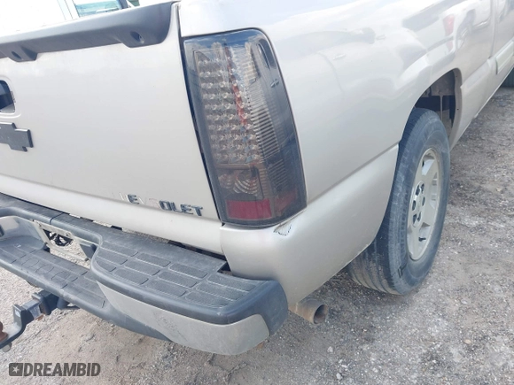 2006 Chevrolet Silverado 1500 LT1 with VIN 1GCEC19V96Z172386, listed as a IAAI auction lot 41496668 with 365,832 mi miles. Bid and sale history available at carsss.com. Image 12.